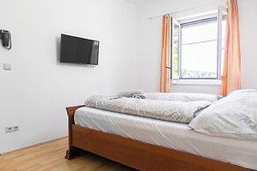 Spacious Home & Garden Free Parking