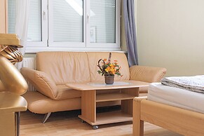 Spacious Home & Garden Free Parking