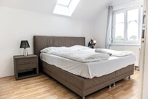 Spacious Home & Garden Free Parking