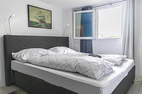 Spacious Home & Garden Free Parking