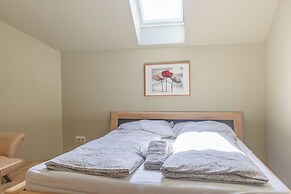 Spacious Home & Garden Free Parking