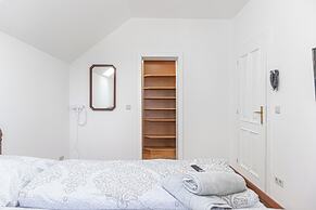 Spacious Home & Garden Free Parking