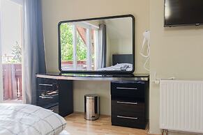 Spacious Home & Garden Free Parking