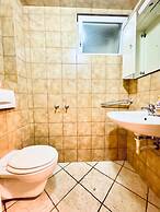 Spacious Home & Garden Free Parking