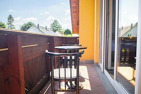 Spacious Home & Garden Free Parking