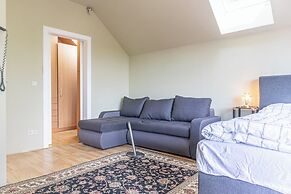 Spacious Home & Garden Free Parking