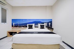 Dancenter Promenade Near Cihampelas Walk