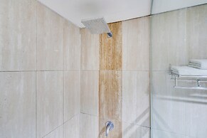 Dancenter Promenade Near Cihampelas Walk