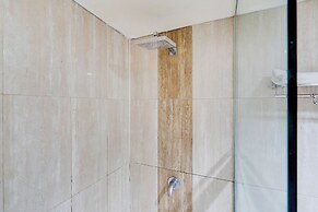 Dancenter Promenade Near Cihampelas Walk