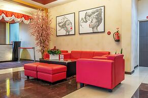 Dancenter Promenade Near Cihampelas Walk