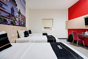 Dancenter Promenade Near Cihampelas Walk