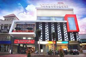 Dancenter Promenade Near Cihampelas Walk