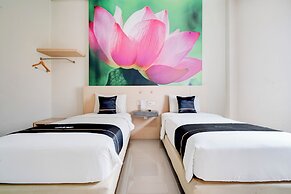 Dancenter Promenade Near Cihampelas Walk