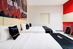 Dancenter Promenade Near Cihampelas Walk