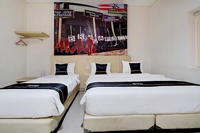 Dancenter Promenade Near Cihampelas Walk