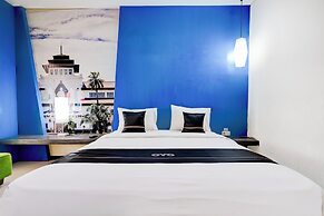 Dancenter Promenade Near Cihampelas Walk