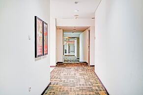 Dancenter Promenade Near Cihampelas Walk