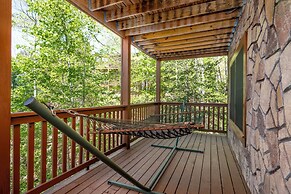 Hot Tub & Game Room: Log Cabin 2 Mi to Ripleys!