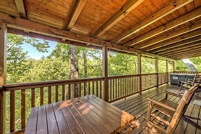 Hot Tub & Game Room: Log Cabin 2 Mi to Ripleys!