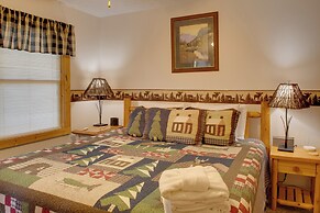 Hot Tub & Game Room: Log Cabin 2 Mi to Ripleys!