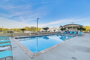 Walk to Beach: Luxury Biloxi Condo w/ Pool Access!