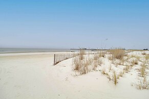 Walk to Beach: Luxury Biloxi Condo w/ Pool Access!