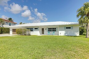 4 Mi to Beach: Riverfront Hobe Sound Home w/ Dock!