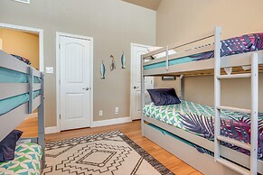 6 Mi to Water: Spacious Canyon Lake Home