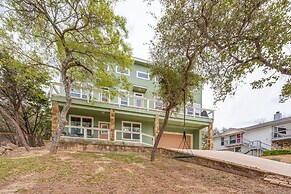 < 1 Mi to Comal Park: Peaceful Duplex w/ Yard!