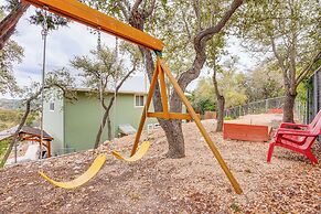 < 1 Mi to Comal Park: Peaceful Duplex w/ Yard!