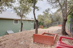 < 1 Mi to Comal Park: Peaceful Duplex w/ Yard!