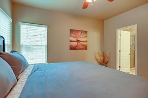 < 1 Mi to Comal Park: Peaceful Duplex w/ Yard!