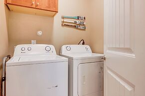 < 1 Mi to Comal Park: Peaceful Duplex w/ Yard!