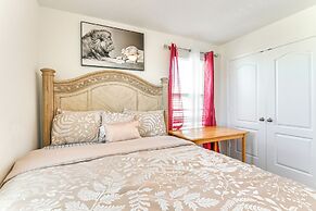 11 Mi to Beach: La Marque Home w/ Patio!
