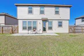 11 Mi to Beach: La Marque Home w/ Patio!