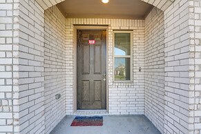 11 Mi to Beach: La Marque Home w/ Patio!