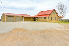 1 Mi to Table Rock Lake: Home w/ Furnished Patio!