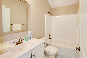 8 Mi to State Park: Home w/ Fenced Yard in Lindale