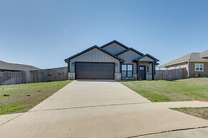 8 Mi to State Park: Home w/ Fenced Yard in Lindale