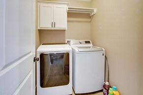 8 Mi to State Park: Home w/ Fenced Yard in Lindale