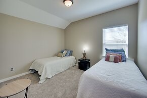 8 Mi to State Park: Home w/ Fenced Yard in Lindale