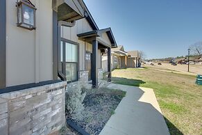 8 Mi to State Park: Home w/ Fenced Yard in Lindale