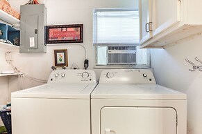 Englewood Bungalow 1 Mi to Beach: Pets Welcome!