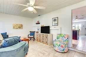 Englewood Bungalow 1 Mi to Beach: Pets Welcome!