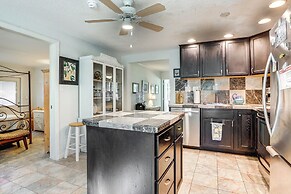 Englewood Bungalow 1 Mi to Beach: Pets Welcome!