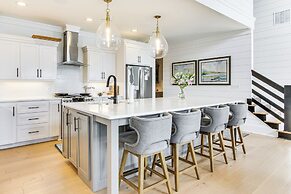 Luxe Lake Greenwood Retreat: Dock & Deck!