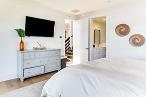 Luxe Lake Greenwood Retreat: Dock & Deck!