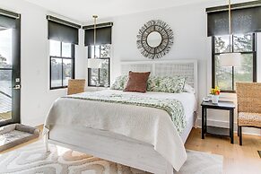 Luxe Lake Greenwood Retreat: Dock & Deck!