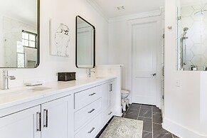 Luxe Lake Greenwood Retreat: Dock & Deck!