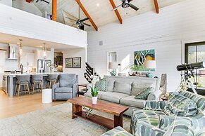 Luxe Lake Greenwood Retreat: Dock & Deck!